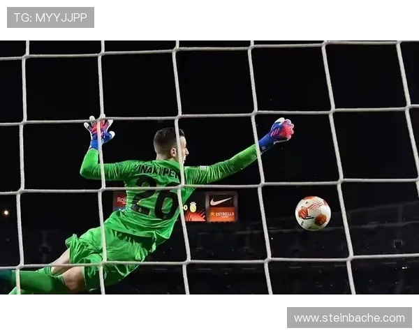 记者：巴萨决定签下一位二号门将，将其作为佩尼亚的替补